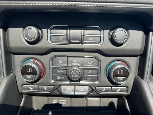 Used 2021 Chevrolet Tahoe LT w/ LT Signature Package AWD/4WD image 30