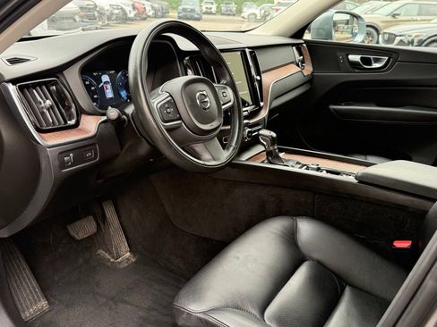 Used 2021 Volvo XC60 T5 Momentum w/ Premium Package AWD/4WD image 22
