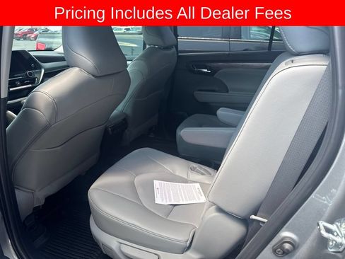 Used 2026 Toyota Highlander Platinum AWD/4WD image 15