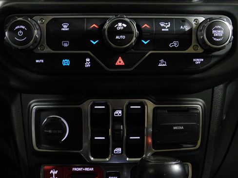 Used 2022 Jeep Wrangler Unlimited Rubicon 4xe w/ Dual Top Group image 51