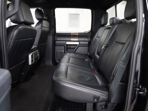 Used 2022 Ford F250 Lariat w/ Black Appearance Package image 5