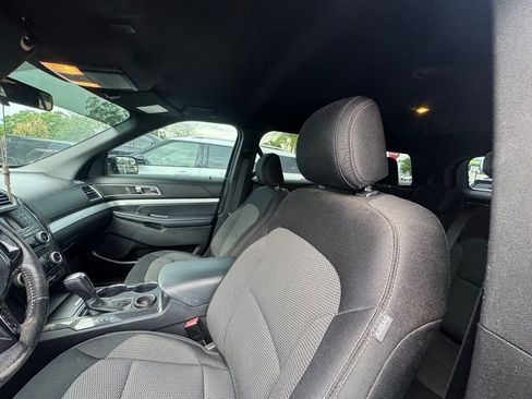 Used 2017 Ford Explorer XLT FWD image 8