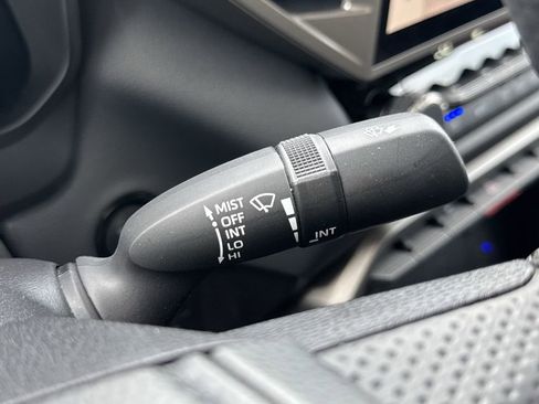 Used 2025 Toyota Tundra Limited AWD/4WD image 19
