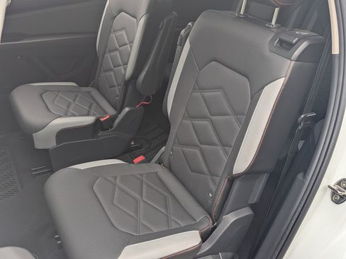 Used 2024 Volkswagen Atlas Peak Edition SE image 18