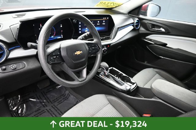 Used 2025 Chevrolet Trax LT FWD image 21