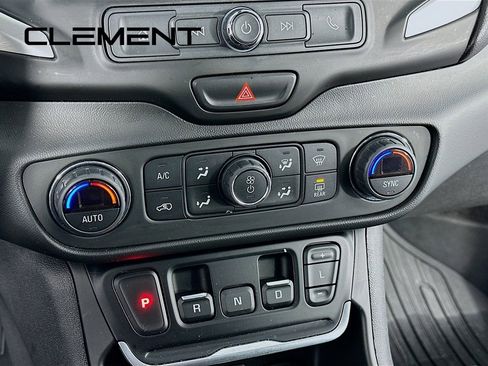 Used 2021 GMC Terrain SLE w/ Driver Convenience Package image 22