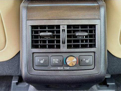 Used 2016 Toyota Avalon Limited FWD image 19