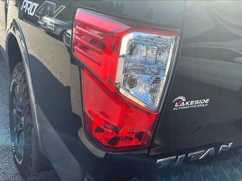 Used 2017 Nissan Titan S image 23