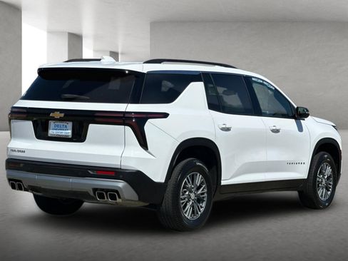 Used 2025 Chevrolet Traverse LT FWD image 4