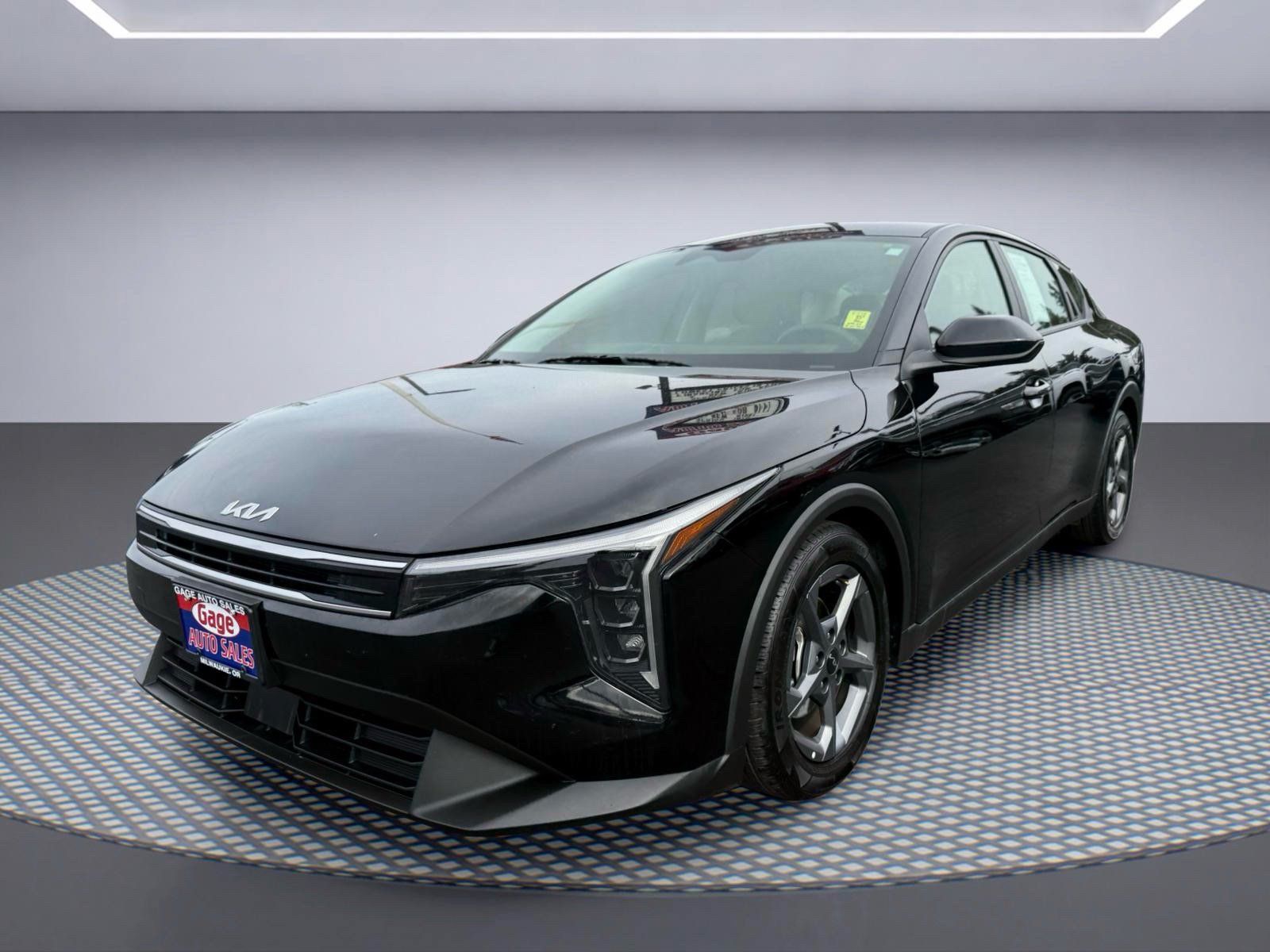 Used 2025 Kia K4 FWD image 2