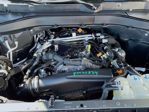 Used 2025 Ford Explorer Active w/ Active Comfort Package image 32