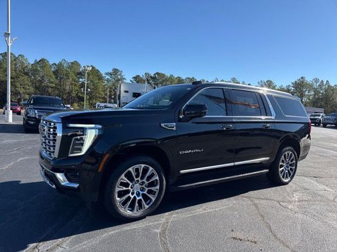 Used 2025 GMC Yukon XL Denali image 7