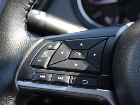 Used 2018 Nissan Rogue SV image 26