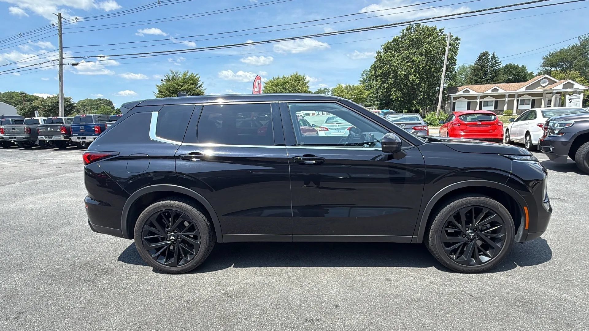 Used 2024 Mitsubishi Outlander FWD image 12