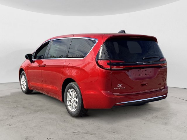 New 2027 Chrysler Pacifica Select FWD image 3