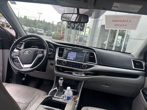 Used 2016 Toyota Highlander XLE AWD/4WD image 28