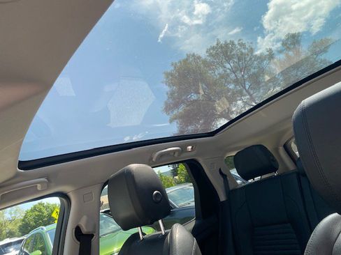 Used 2021 Land Rover Discovery Sport SE AWD/4WD image 11