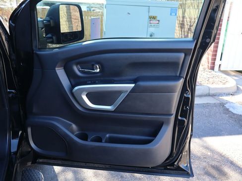 Used 2017 Nissan Titan SV image 27