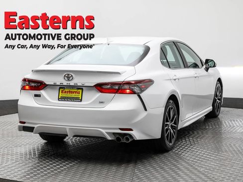 Used 2024 Toyota Camry SE image 5