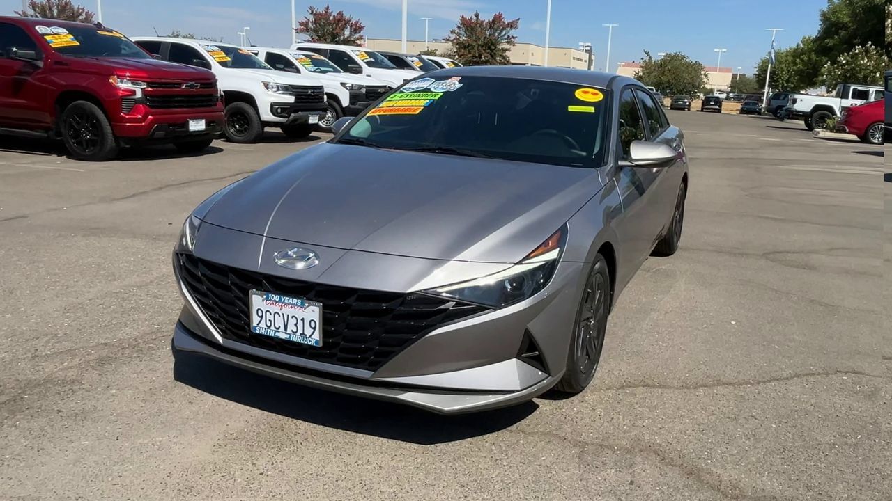 Used 2023 Hyundai Elantra SEL FWD image 2
