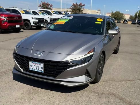 Used 2023 Hyundai Elantra SEL FWD image 2