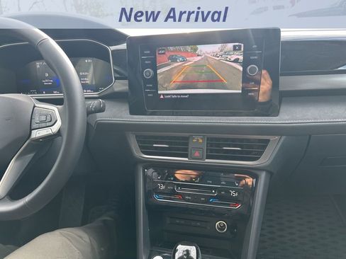 Used 2025 Volkswagen Taos SE image 12