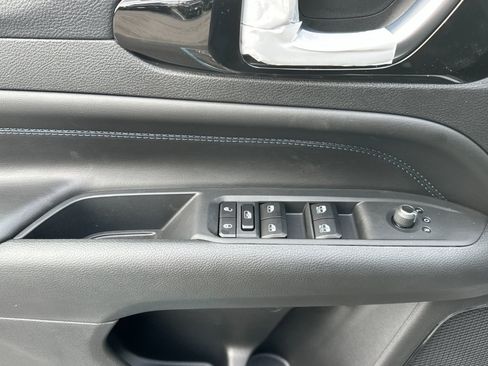 New 2026 Jeep Compass Latitude image 11