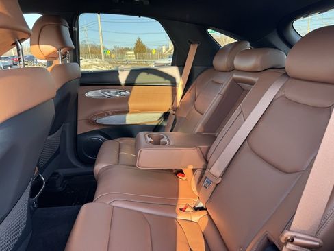 Used 2023 Genesis GV70 2.5T w/ Advanced Package image 8