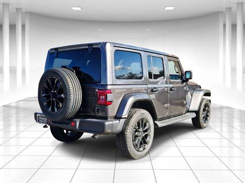 Used 2025 Jeep Wrangler Unlimited Sahara AWD/4WD image 3
