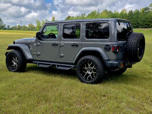 Used 2023 Jeep Wrangler Unlimited Sahara AWD/4WD image 6