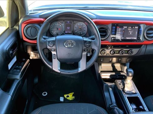 Used 2017 Toyota Tacoma TRD Off-Road w/ Tow Package (A/T) image 6