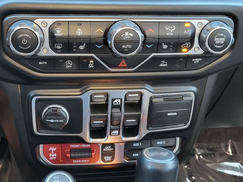 Used 2021 Jeep Wrangler Unlimited Rubicon AWD/4WD image 18