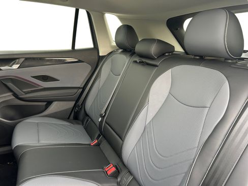 New 2025 Volkswagen Tiguan SE image 3