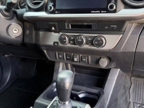 Used 2022 Toyota Tacoma SR5 RWD image 11