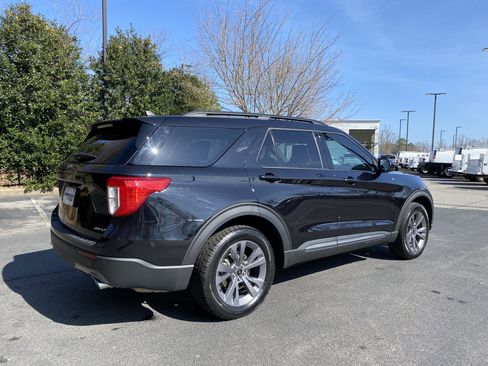 Used 2023 Ford Explorer XLT w/ Equipment Group 202A image 9