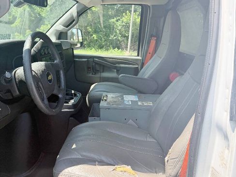 Used 2018 Chevrolet Express 2500 w/ Driver Convenience Package RWD image 11