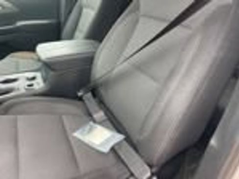 Used 2023 Chevrolet Traverse LT FWD image 5