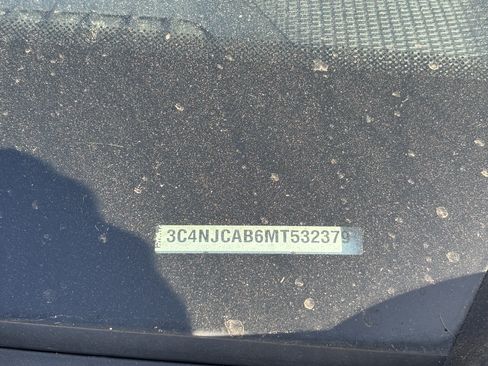Used 2021 Jeep Compass Sport FWD image 4