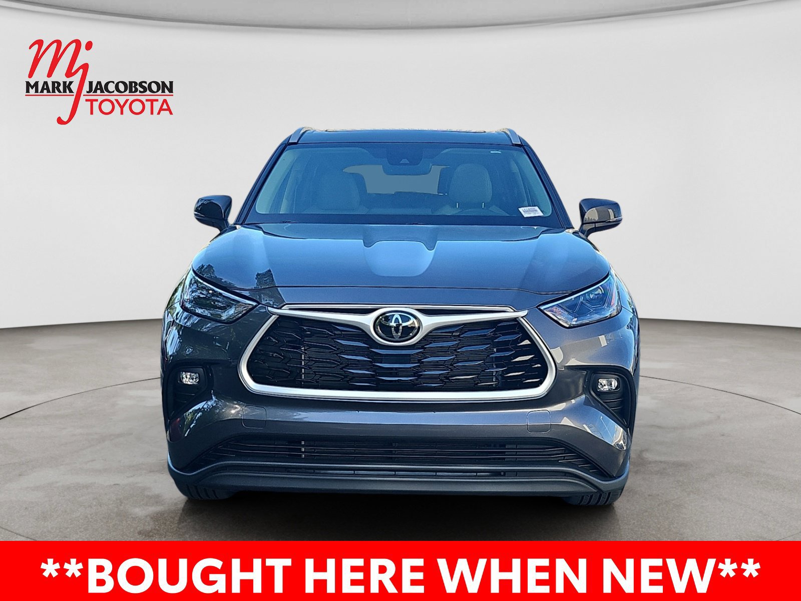 Used 2025 Toyota Highlander XLE FWD image 3