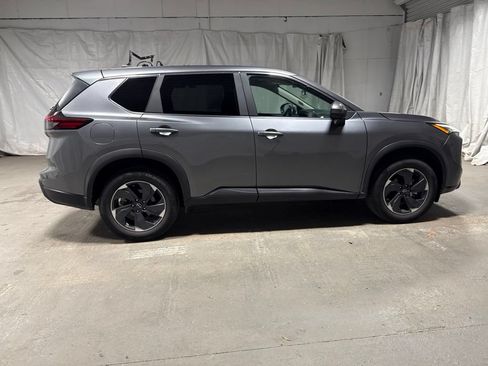 Used 2025 Nissan Rogue SV FWD image 8