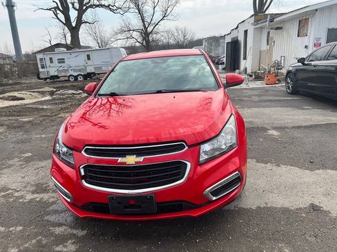 Used 2015 Chevrolet Cruze LT FWD image 2