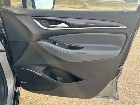 Used 2024 Buick Enclave Premium image 36