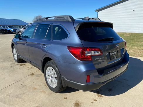 Used 2017 Subaru Outback 2.5i Premium image 4