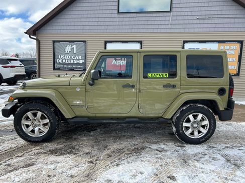 Used 2013 Jeep Wrangler Unlimited Sahara w/ Dual Top Group image 8