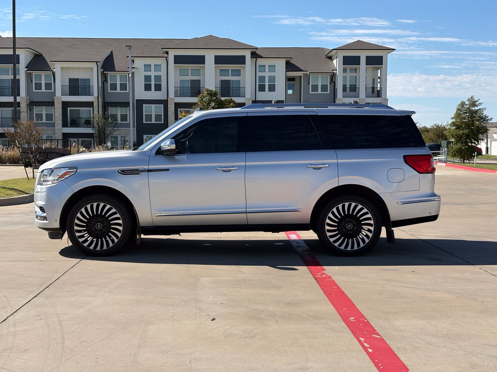 Used 2019 Lincoln Navigator Black Label w/ Cargo Package AWD/4WD image 4