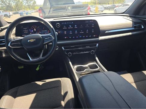 Used 2024 Chevrolet Traverse LT image 6