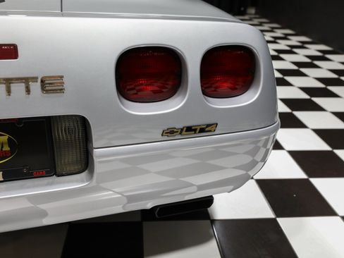 Used 1996 Chevrolet Corvette Coupe RWD image 23