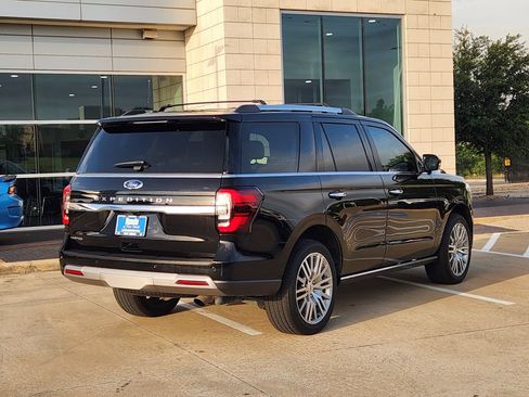 Used 2023 Ford Expedition Limited AWD/4WD image 5