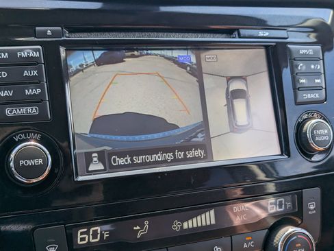 Used 2017 Nissan Rogue SL w/ SL Premium Package image 11