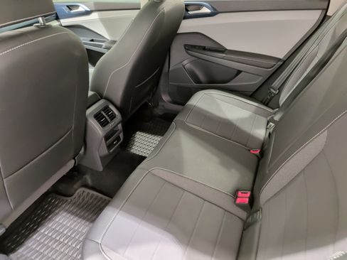 Used 2024 Volkswagen Taos SE w/ Panoramic Sunroof Package image 35